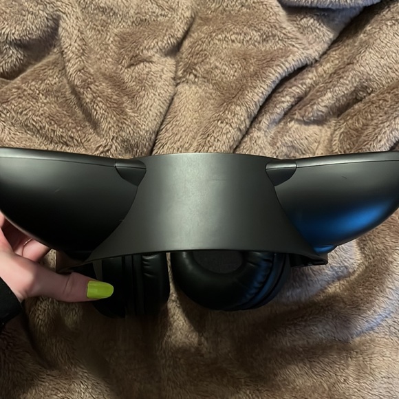 bluetooth brookstone cat ear headphones - Picture 7 of 7